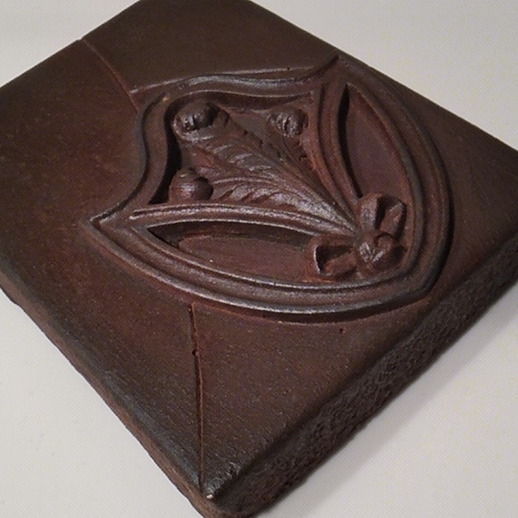 QUEENS CREST iron  Atlantis Tile, like Sid Dickens. *Rare & Retired wall art - Picture 3 of 6